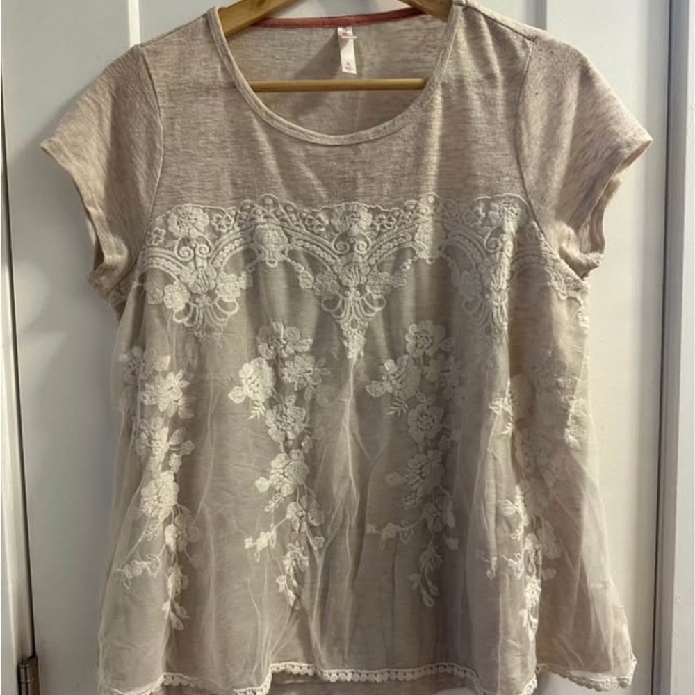Xhilaration Beige Short Sleeve Tee with White Lace Overlay